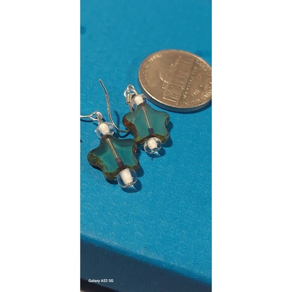 Small sterling silver and uranium glass star earrings with phosphorus accent - Picture 2 of 9